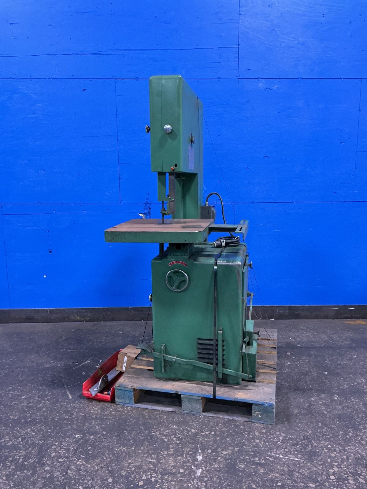 Powermatic 24” X 24” Vertical Band Saw - 87