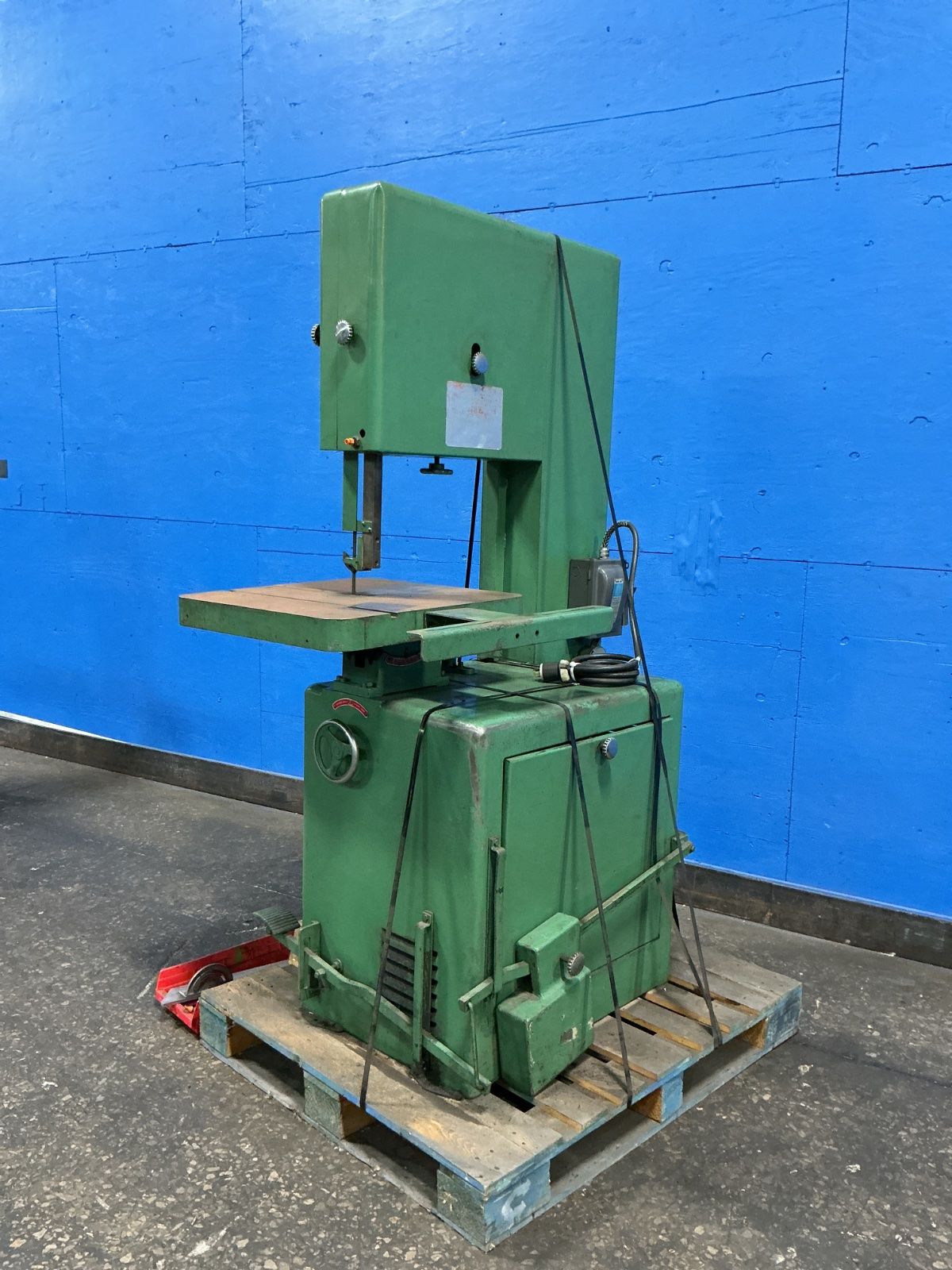 Powermatic 24” X 24” Vertical Band Saw - 87