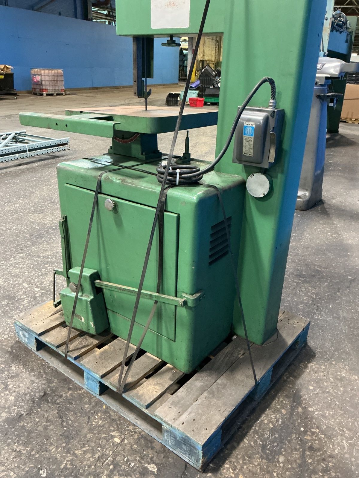 Powermatic 24” X 24” Vertical Band Saw - 87