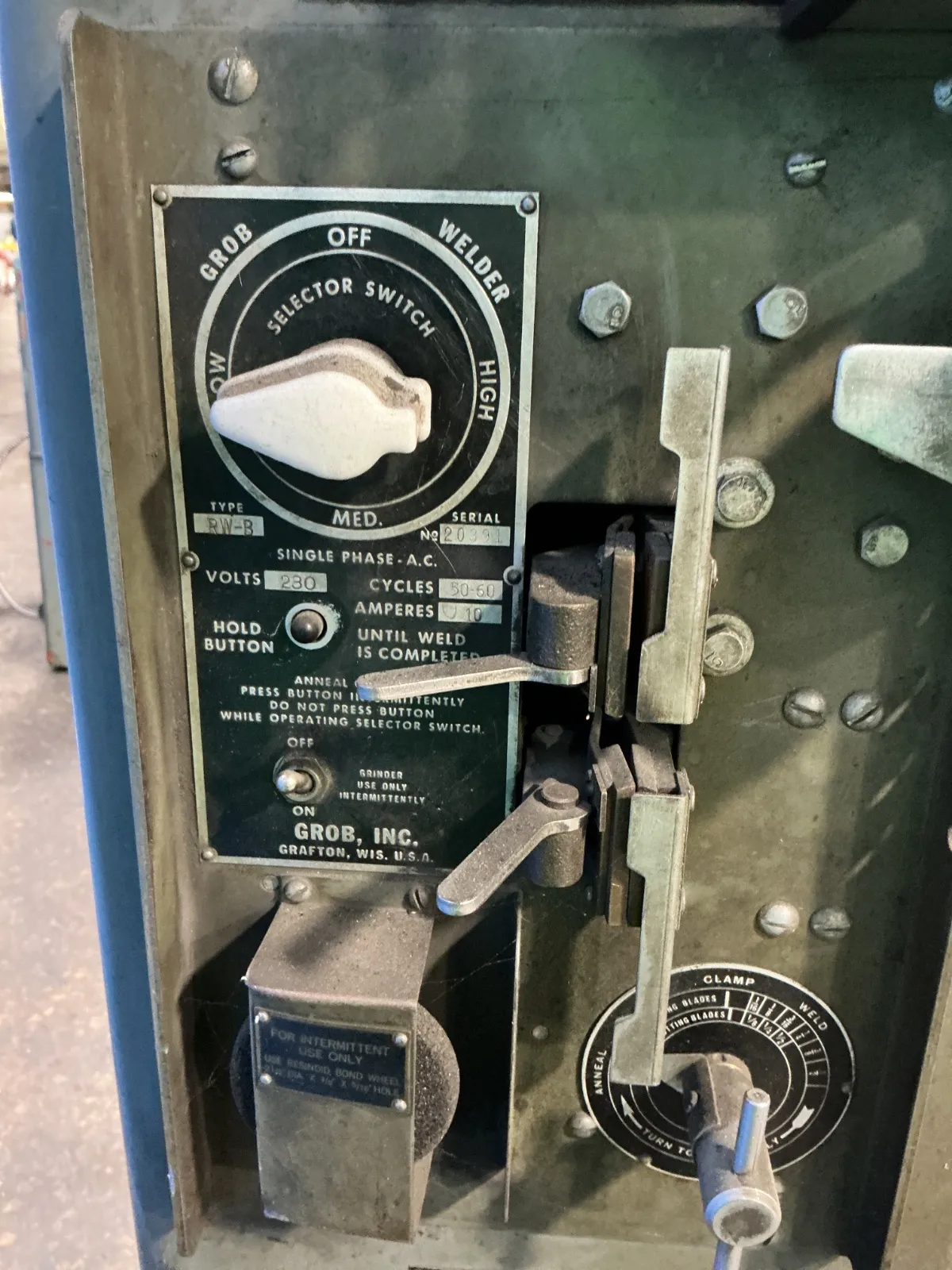 Grob Inc 24” X 24” Vertical Band Saw - Ns18