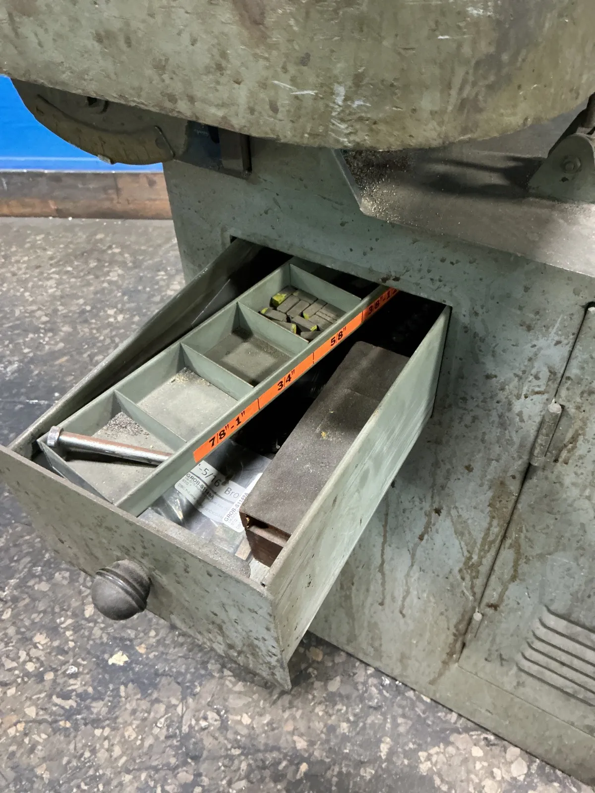 Grob Inc 24” X 24” Vertical Band Saw - Ns18