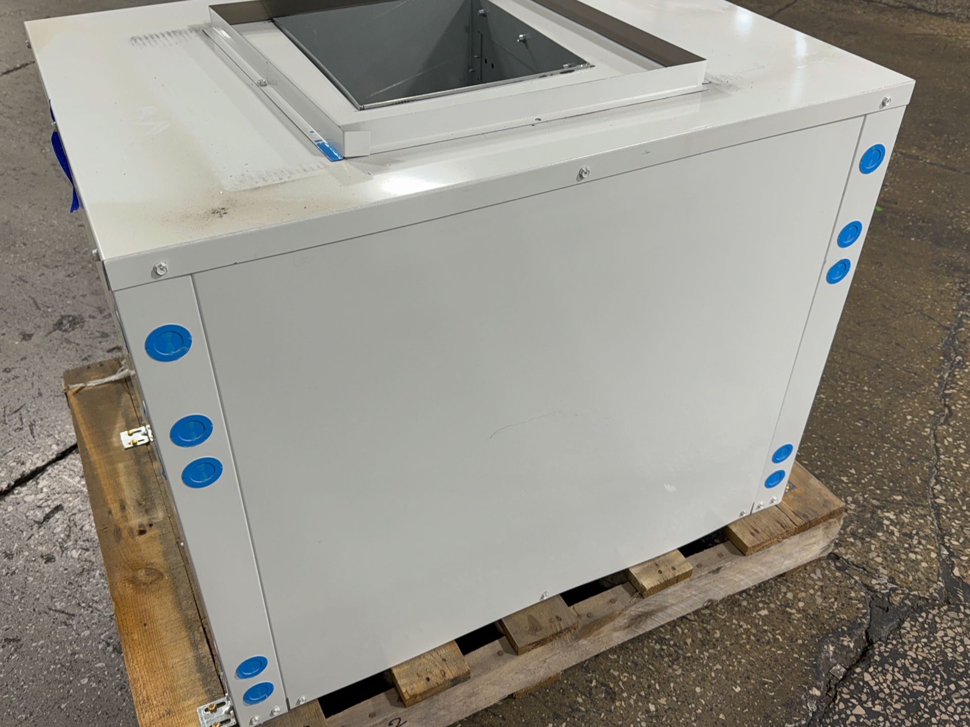 Bosch Water Source Heat Pump - Sm-060-1ahx-xrsata-chtx