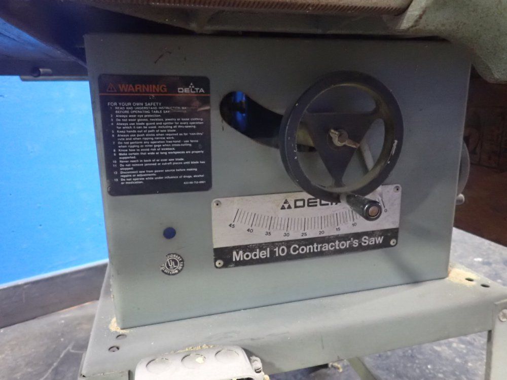 Delta 16" X 27" Table Saw - 10