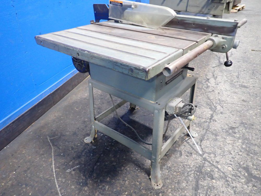 Delta 16" X 27" Table Saw - 10