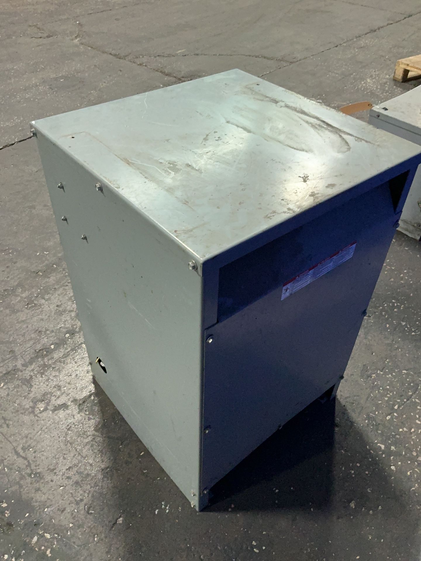 Square D 45 Kva Transformer - 45t6h