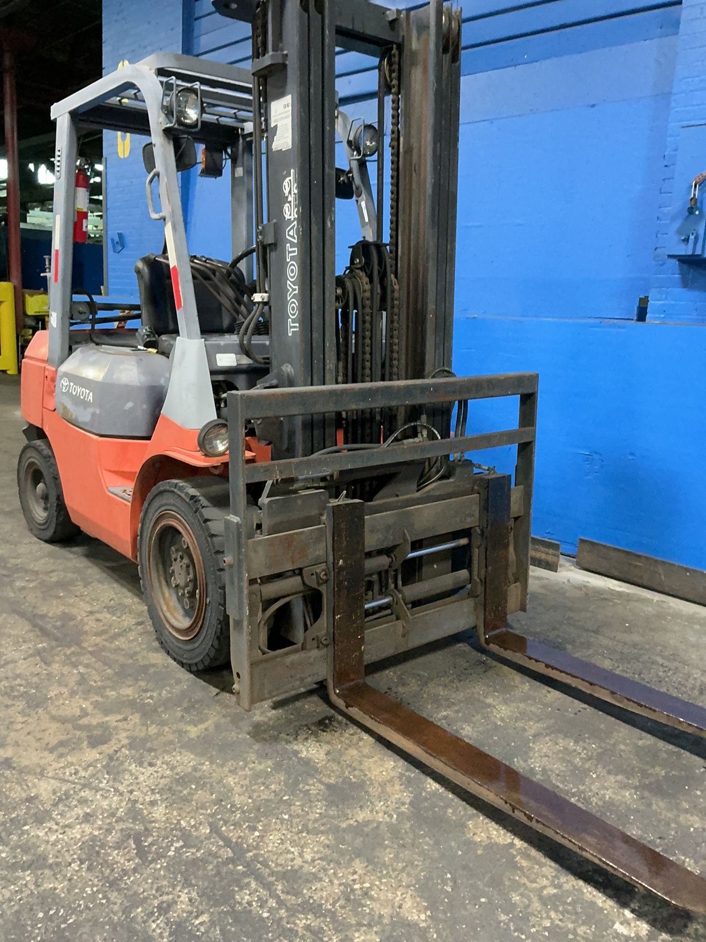 Toyota 6600 Lbs Propane Forklift - 7fgu32