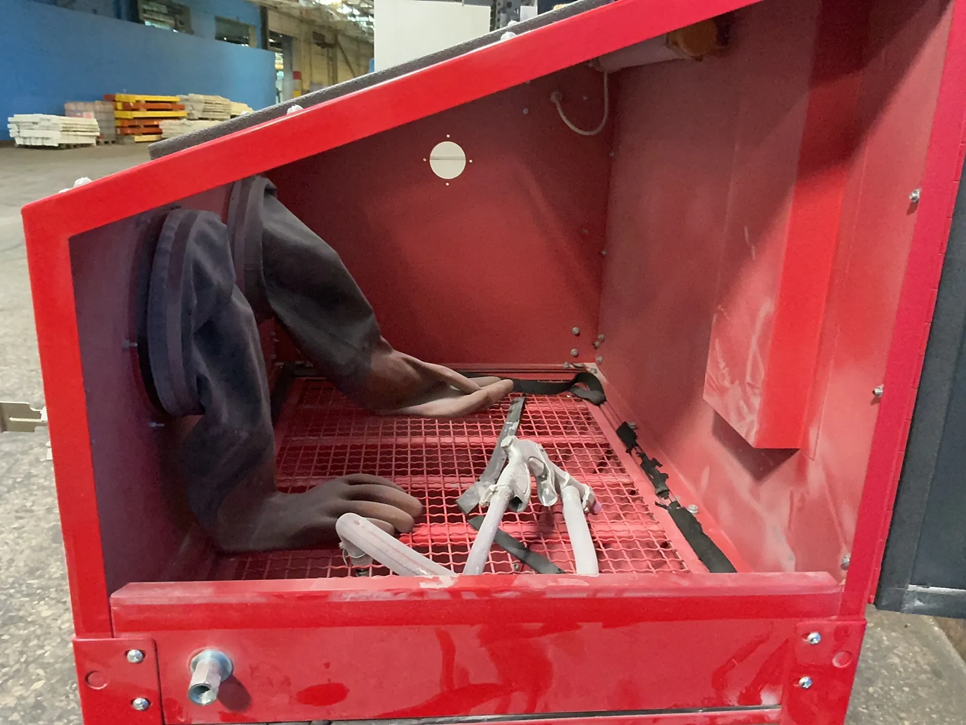 Central Pneumatic 40 Lbs Blast Cabinet