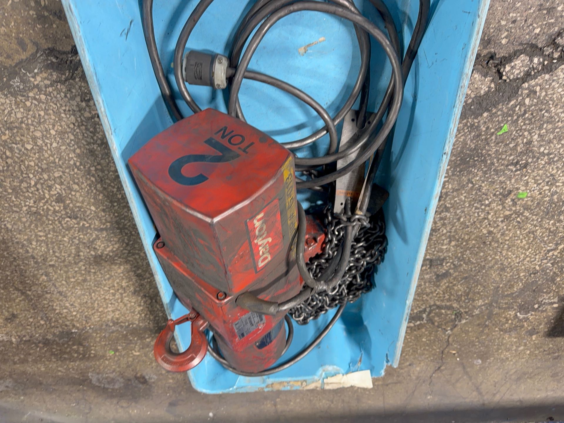 Dayton 2 Ton Electric Hoist - 3yb77
