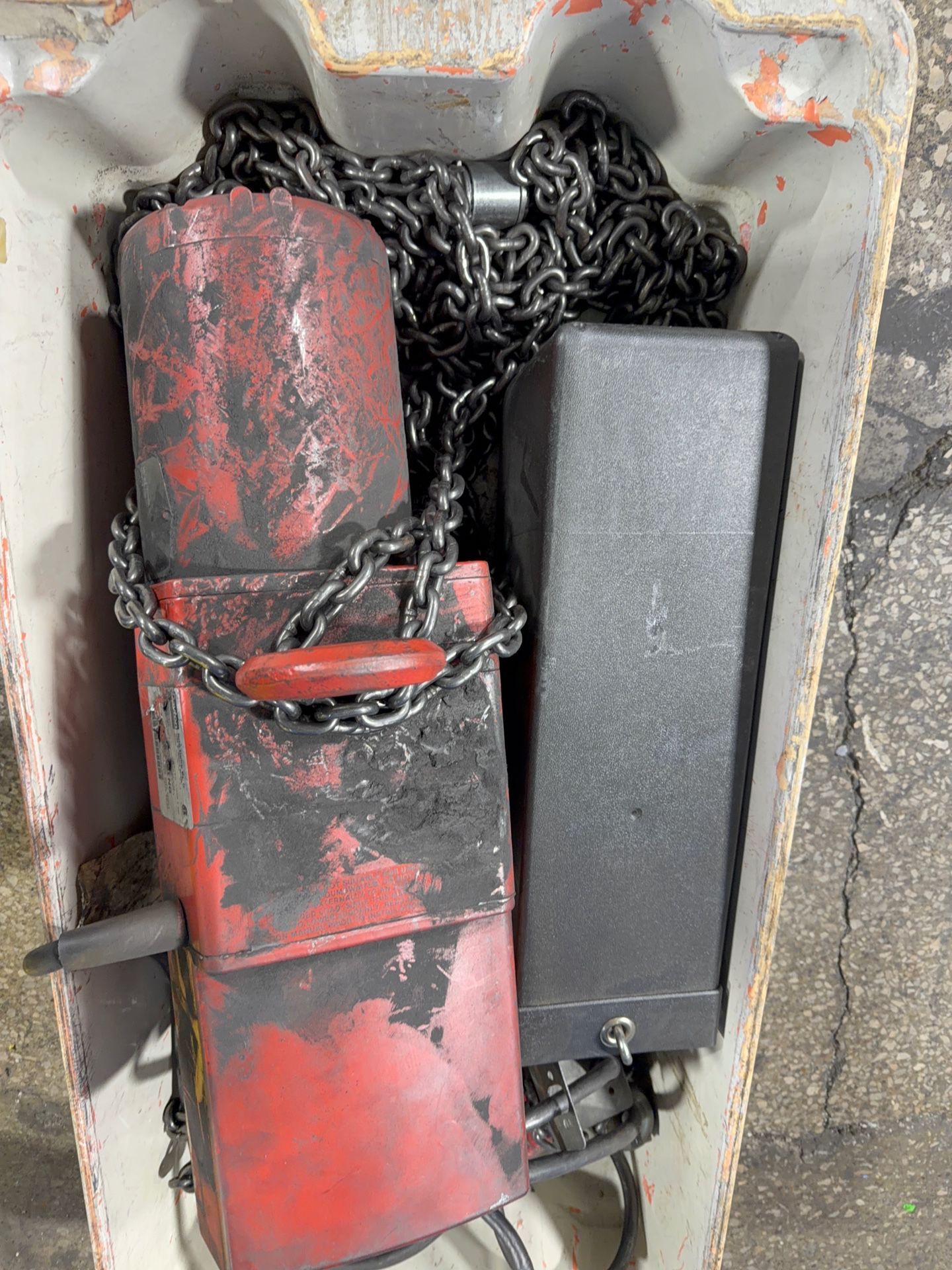 Dayton 2 Ton Electric Hoist - 3yb77