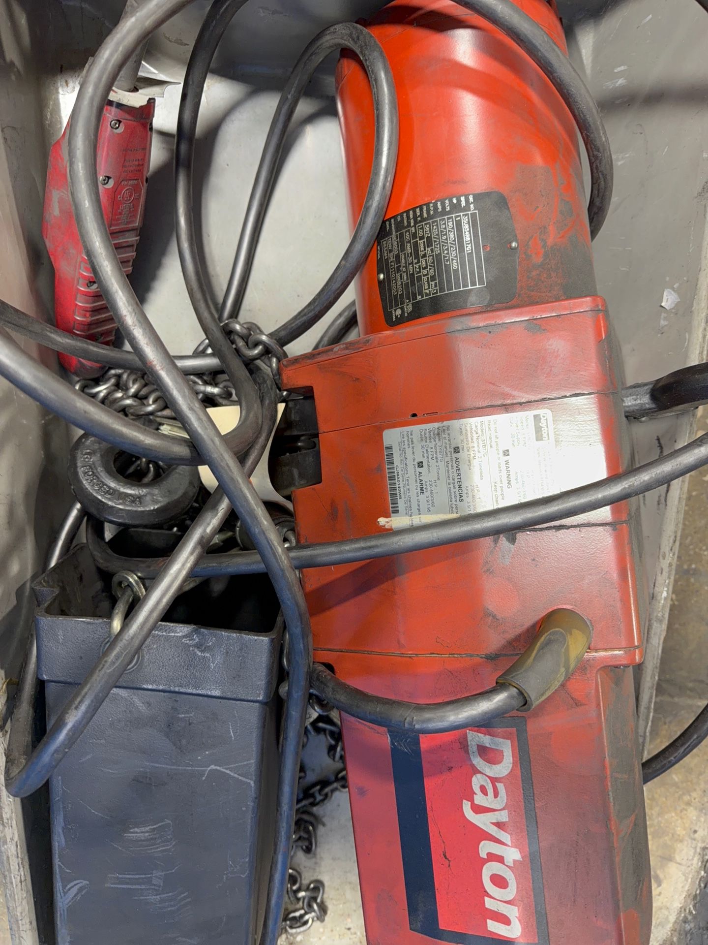 Dayton 2 Ton Electric Hoist - 3yb77g