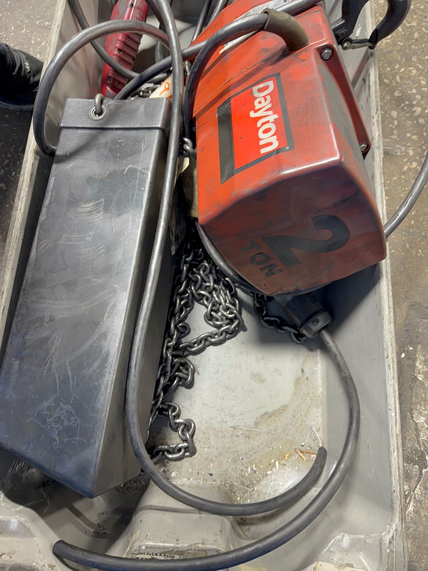Dayton 2 Ton Electric Hoist - 3yb77g