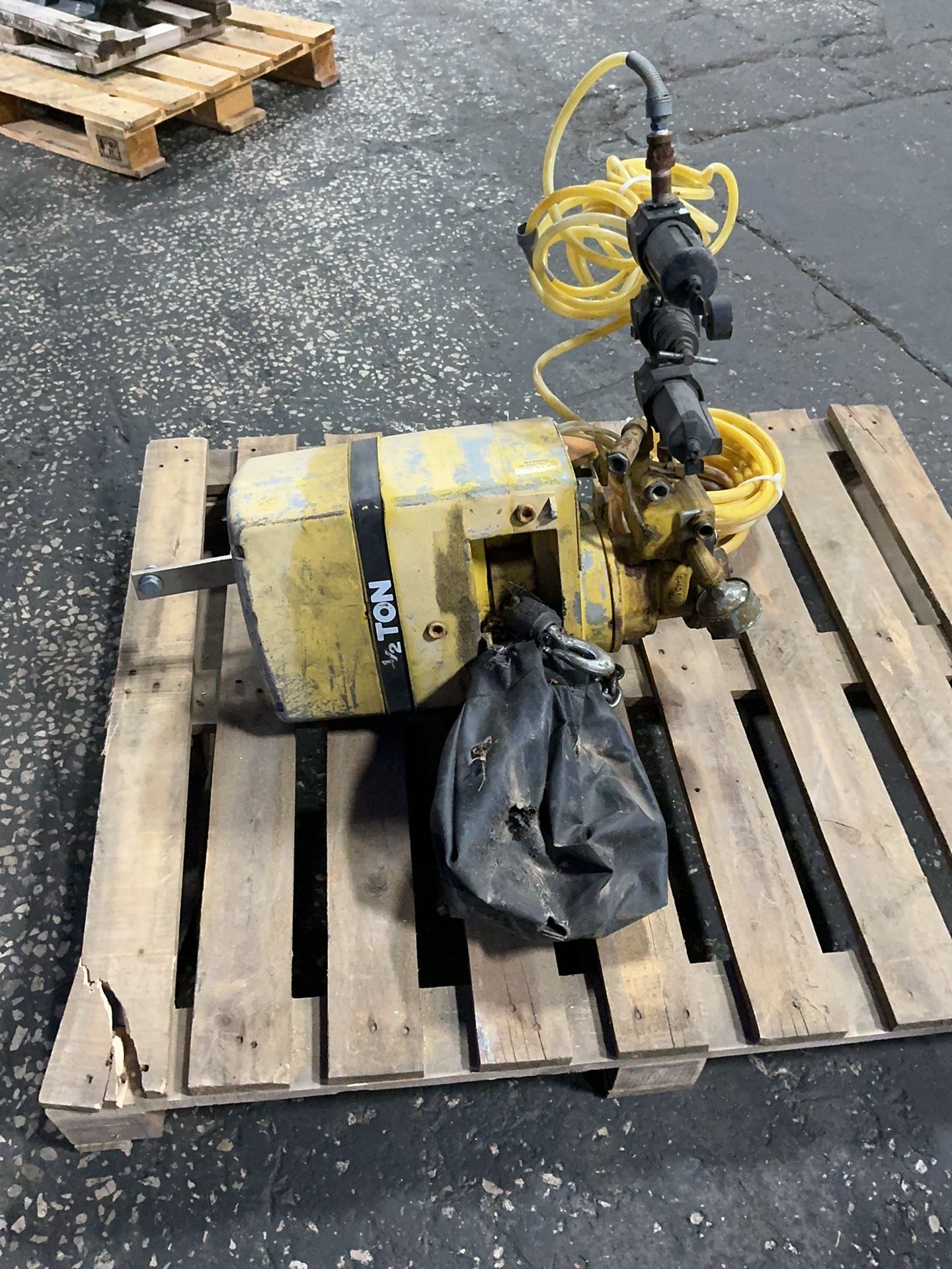 Yale 1/2 Ton Hoist - Kal-1/2-10lg25s1sr