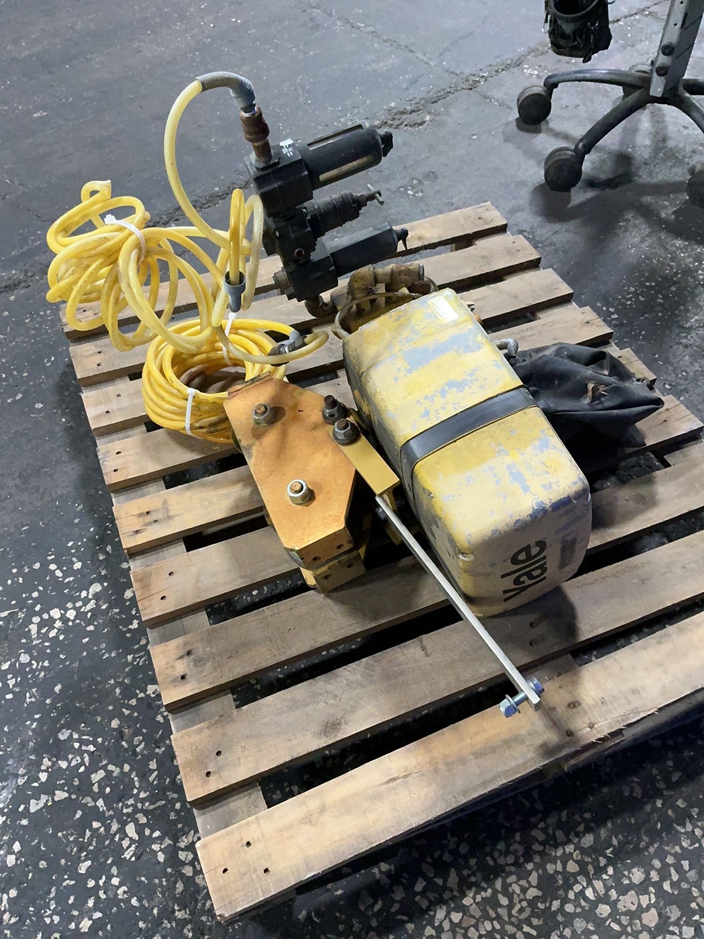 Yale 1/2 Ton Hoist - Kal-1/2-10lg25s1sr