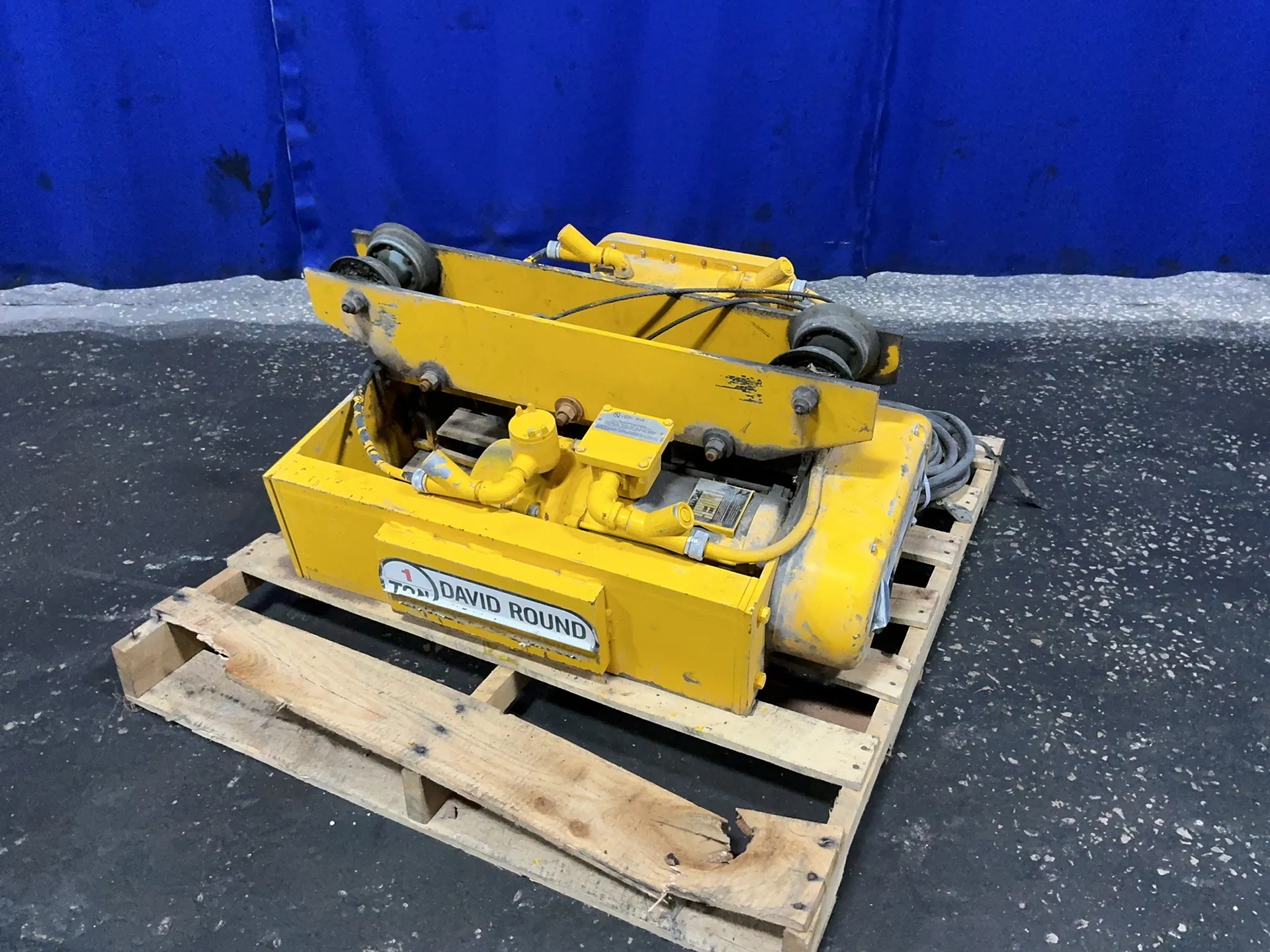 David Round 1 Ton Electric Wire Rope Hoist - 55
