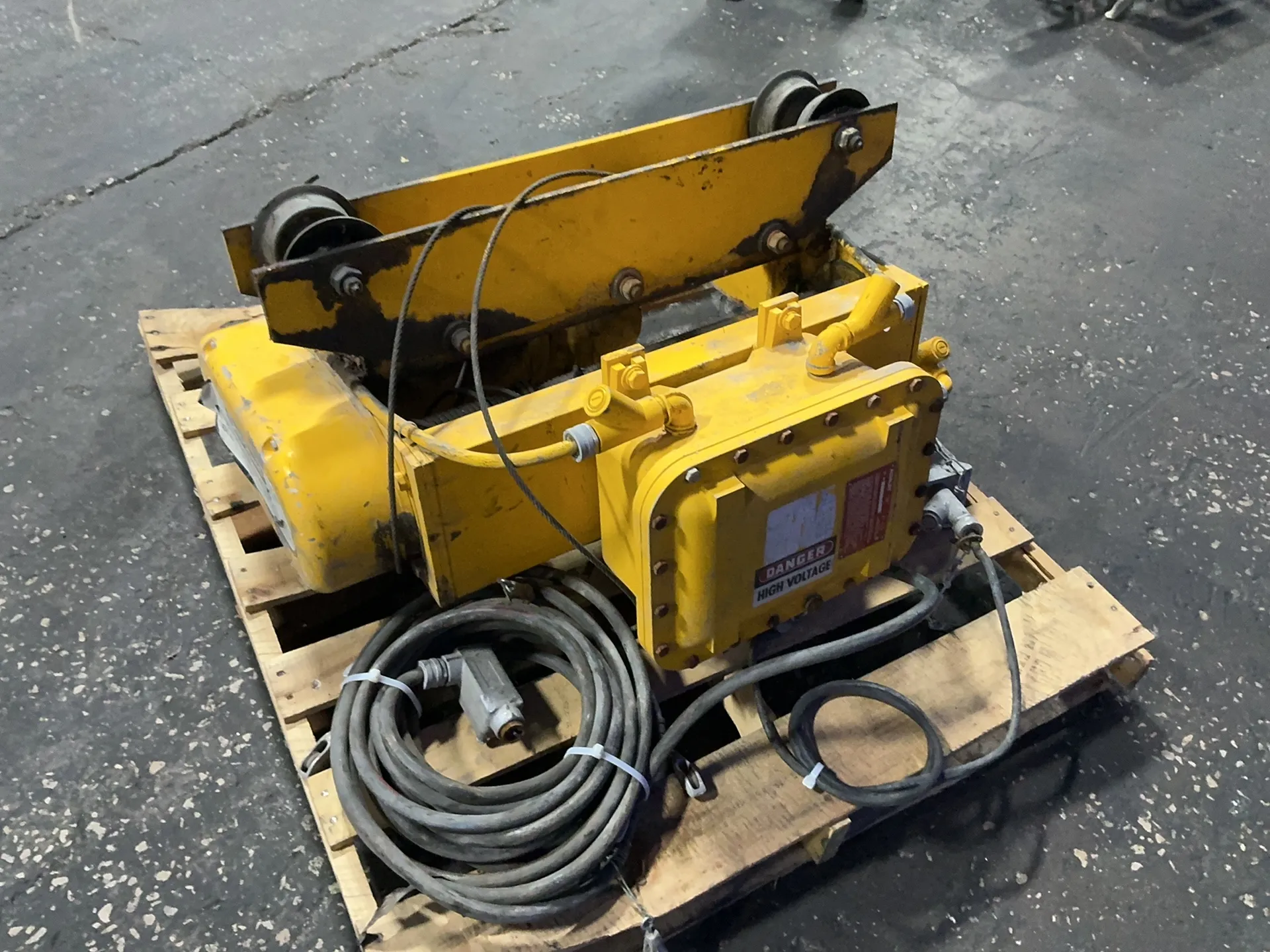 David Round 1 Ton Electric Wire Rope Hoist - 55