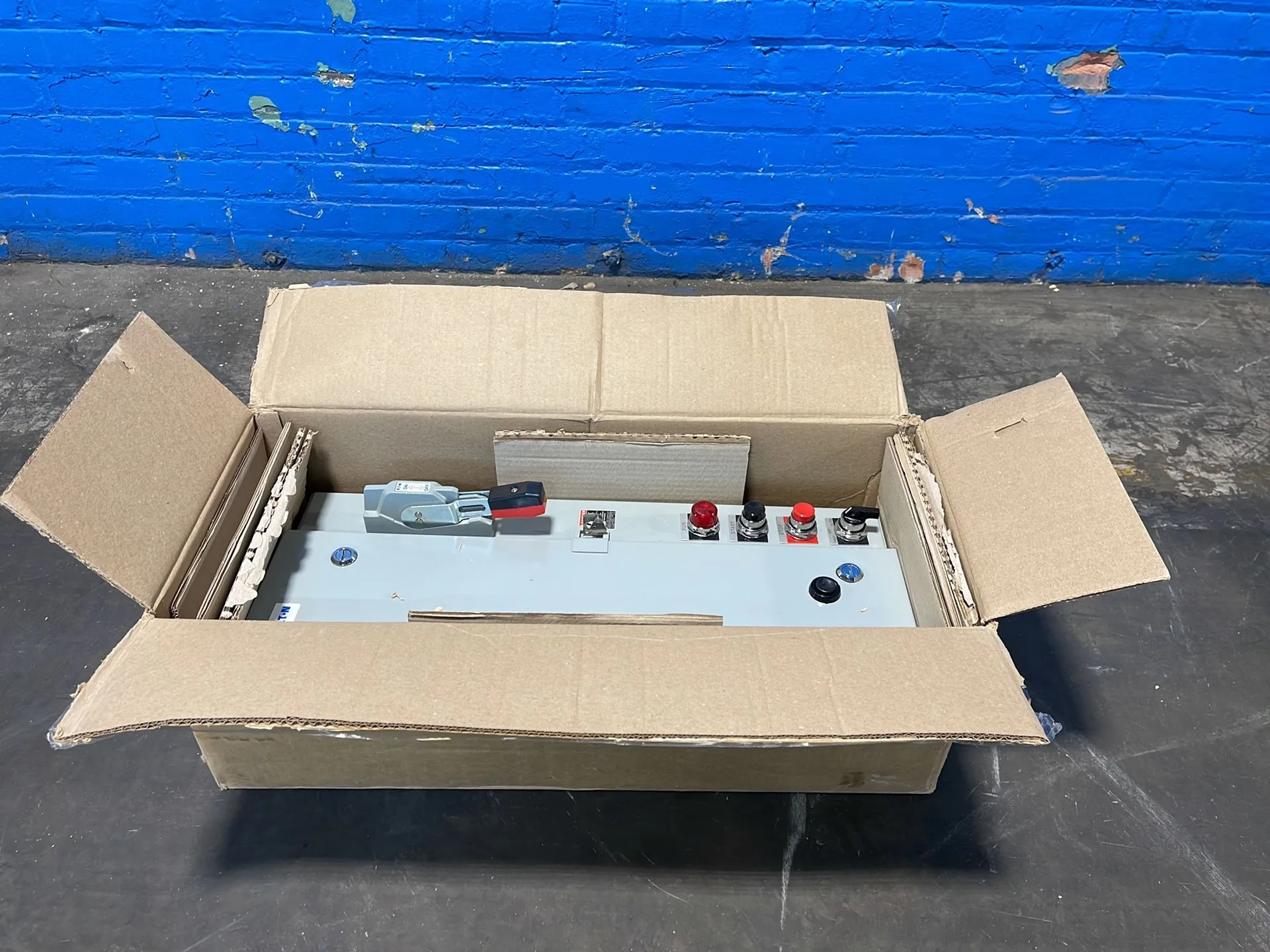 Eaton Freedom Nema Combination Fvnr Starter With Fused Disconnect & Cpt - Ecn1801ccc