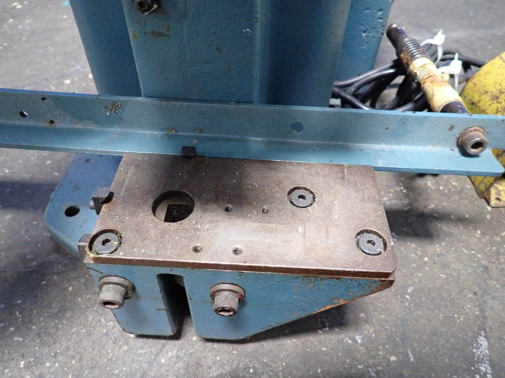 Amp Bench Punch - 565435-5