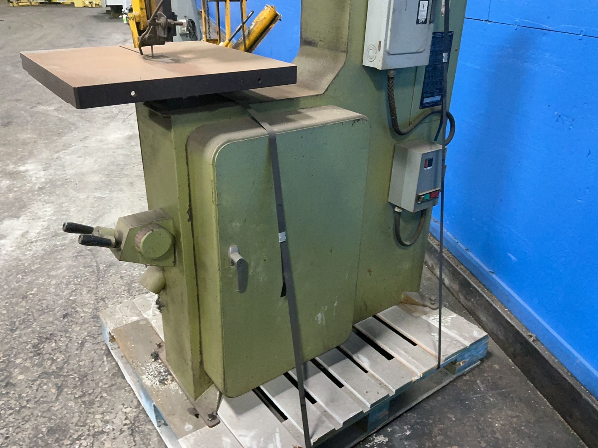 Startrite 21” X 21” Vertical Band Saw - Bro.25