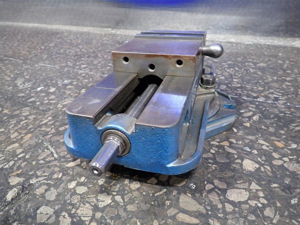 Kurt Mfg. 6" X 12" Vise - D675