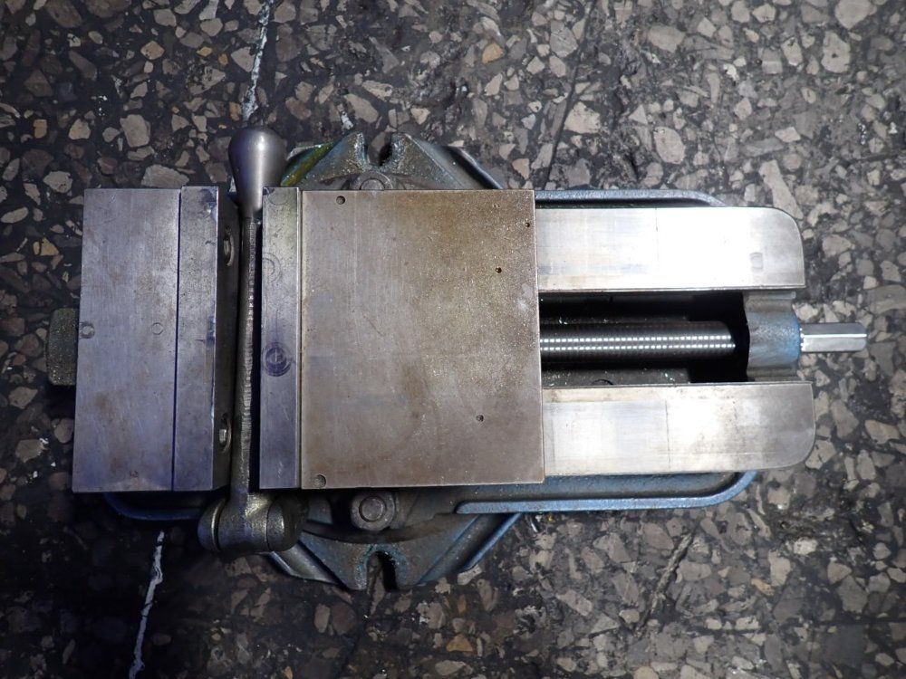 Kurt Mfg. 6" X 12" Vise - D675