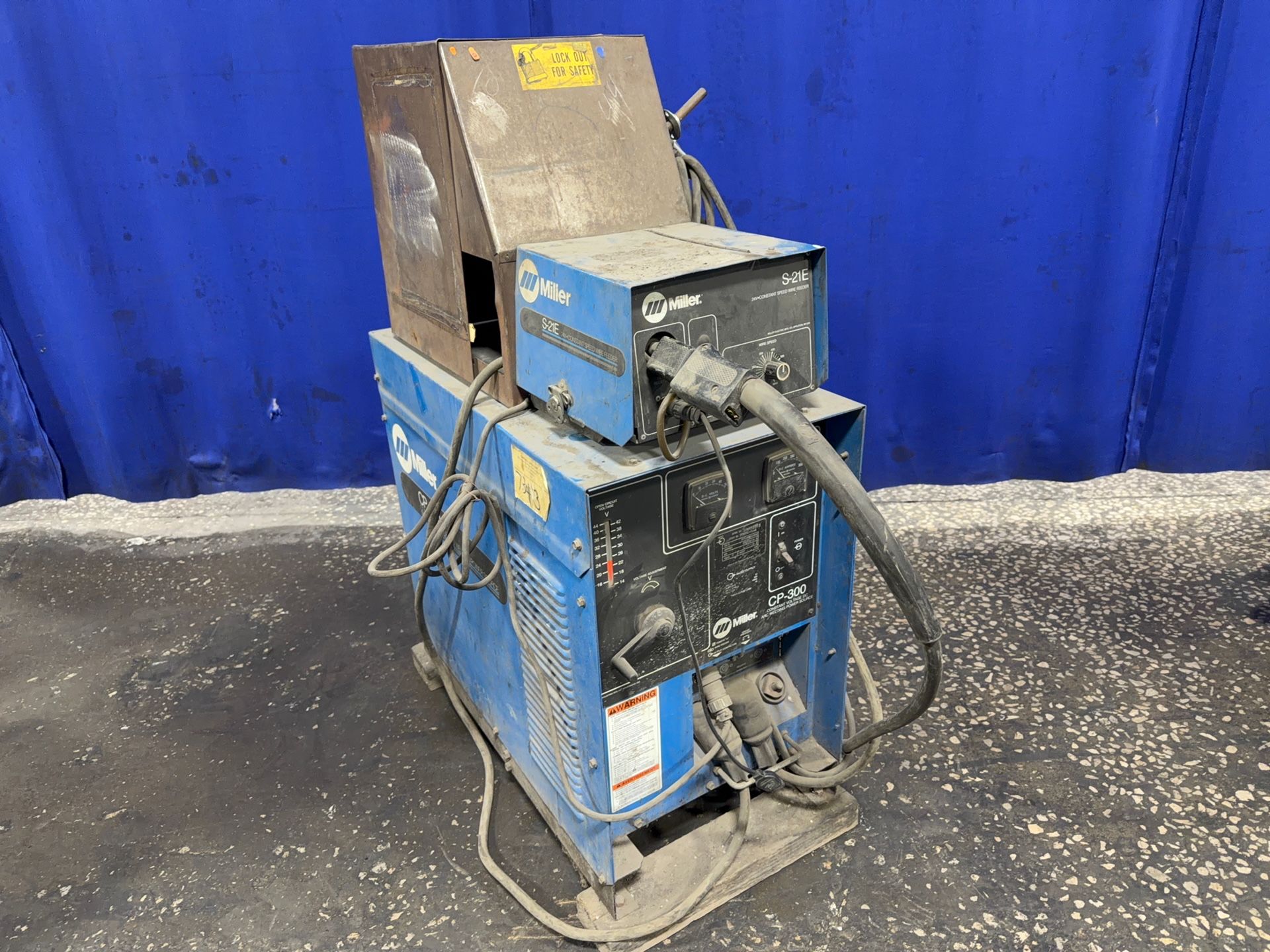 Miller 300 Amp Welder - Cp-300