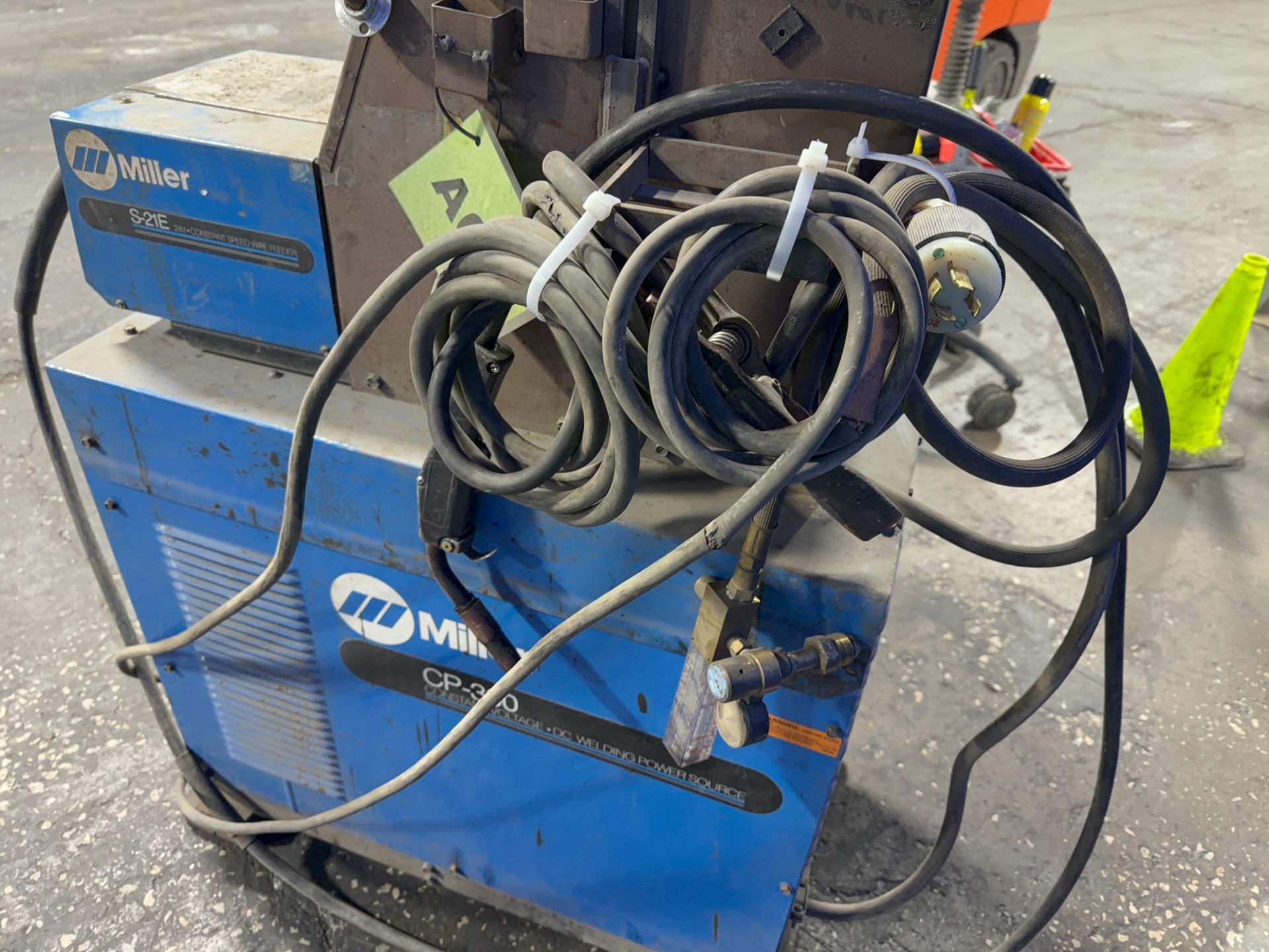 Miller 300 Amp Welder - Cp-300