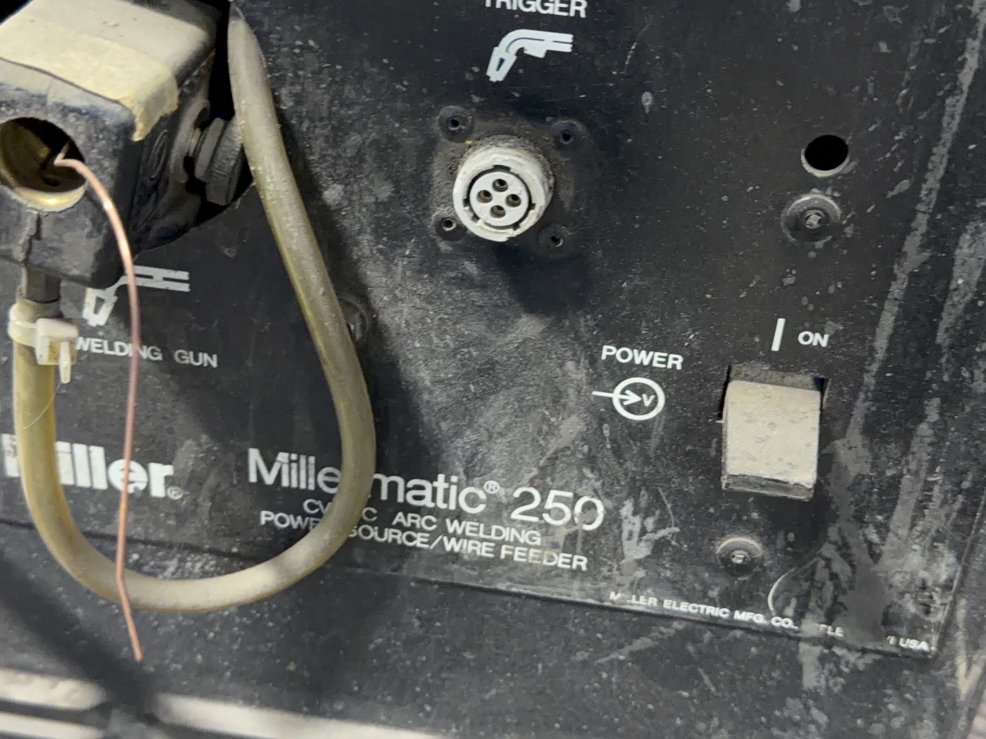 Miller 200 Amp Welder - Millermatic 250