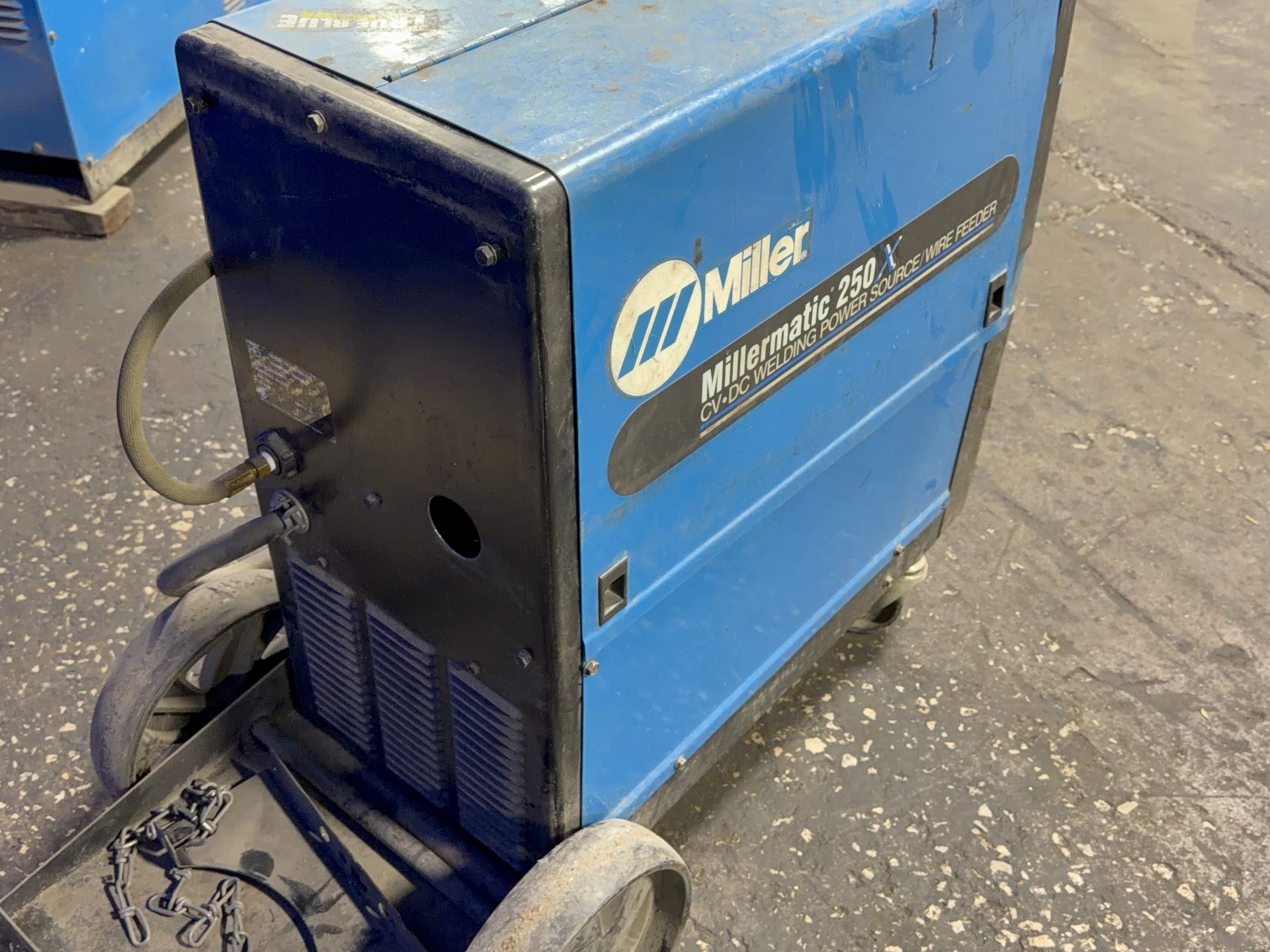 Miller 200 Amp Welder - Millermatic 250