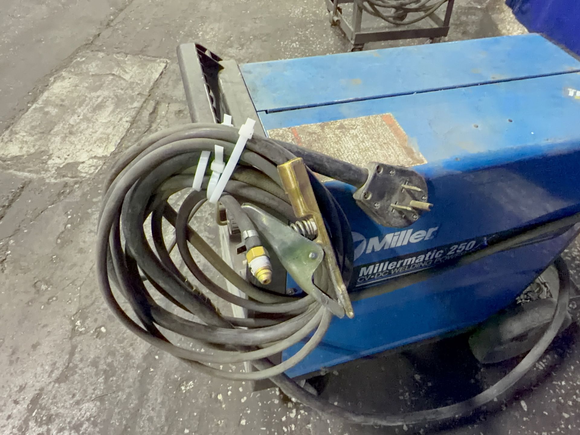 Miller 200 Amp Welder - Millermatic 250