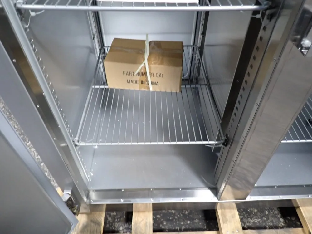 Traulsen 8 @ 25" X 20" Refrigerator - G24314p