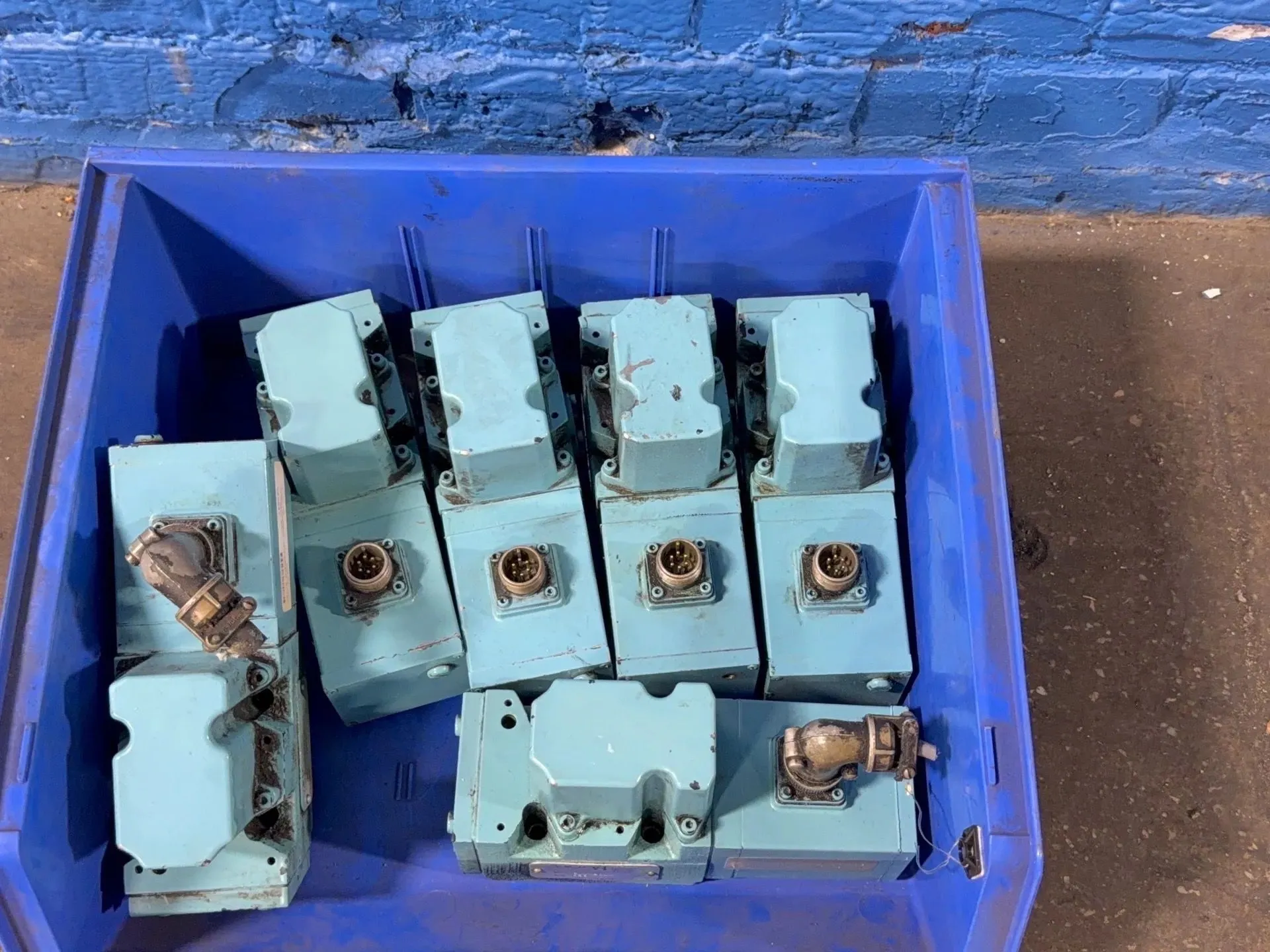 Moog Hydraulic Valves - 641-201a