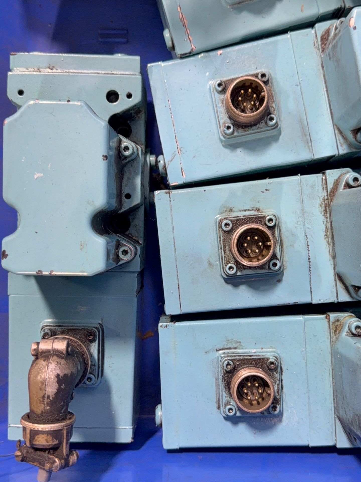 Moog Hydraulic Valves - 641-201a