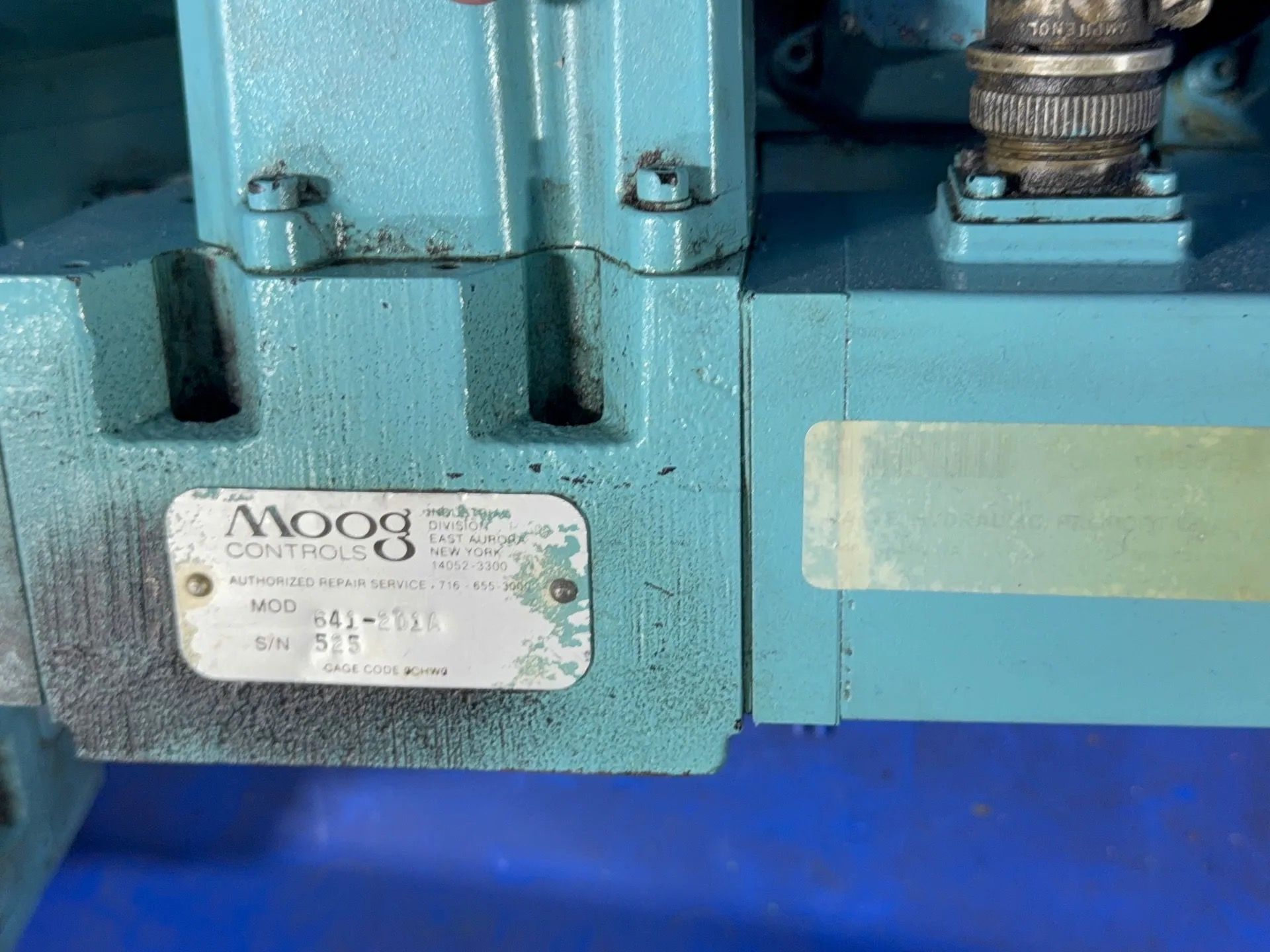 Moog Hydraulic Valves - 641-201a