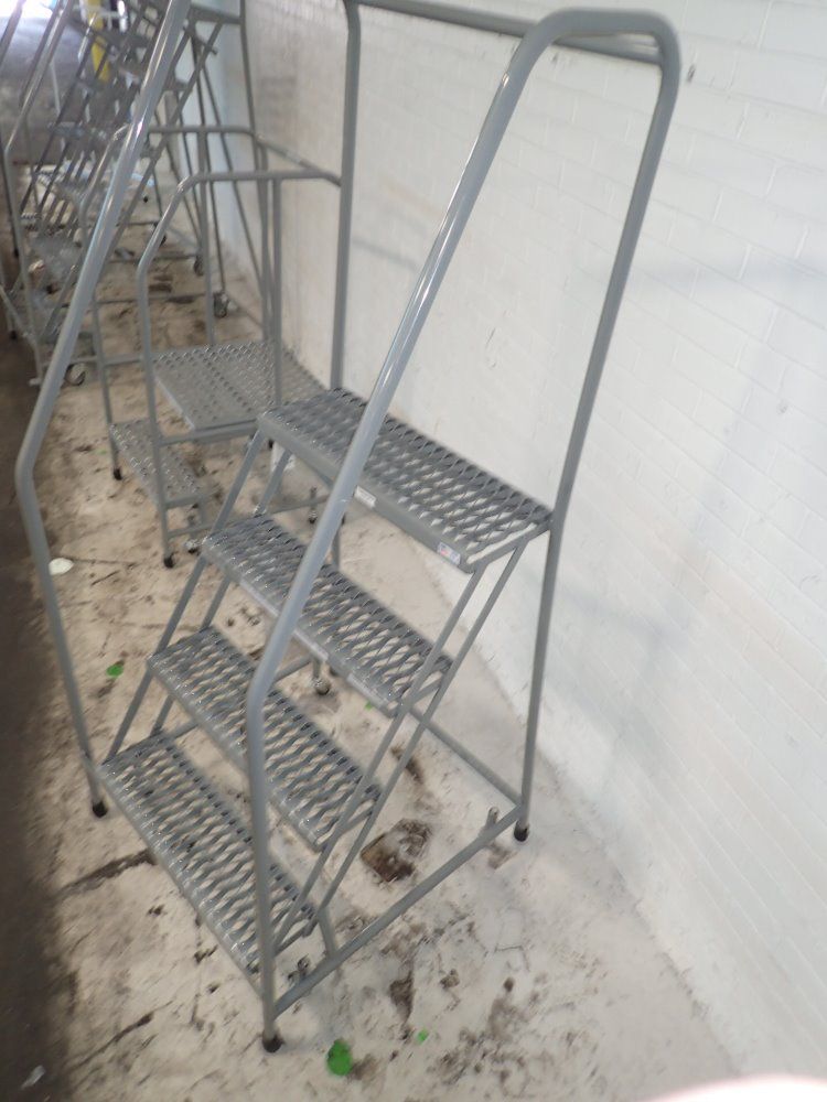 Uline 4 Steps Portable Stairs