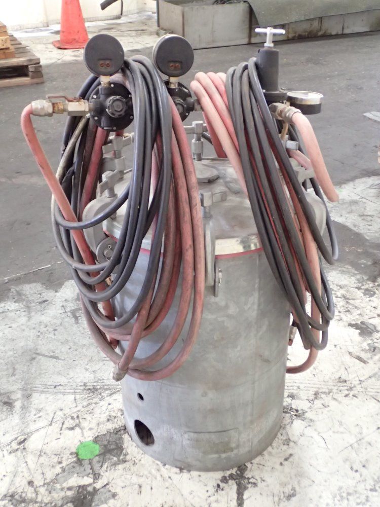 Binks 15'' X 21'' Pressurized Paint Pot