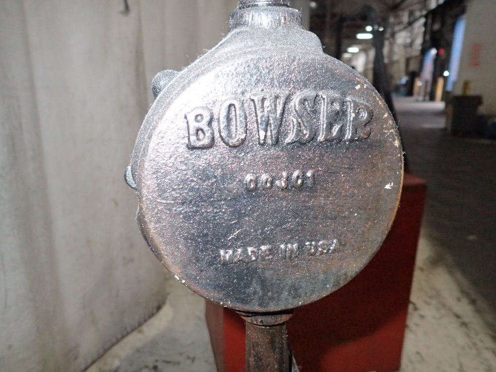 Bowser Oil Tank W/ Pump