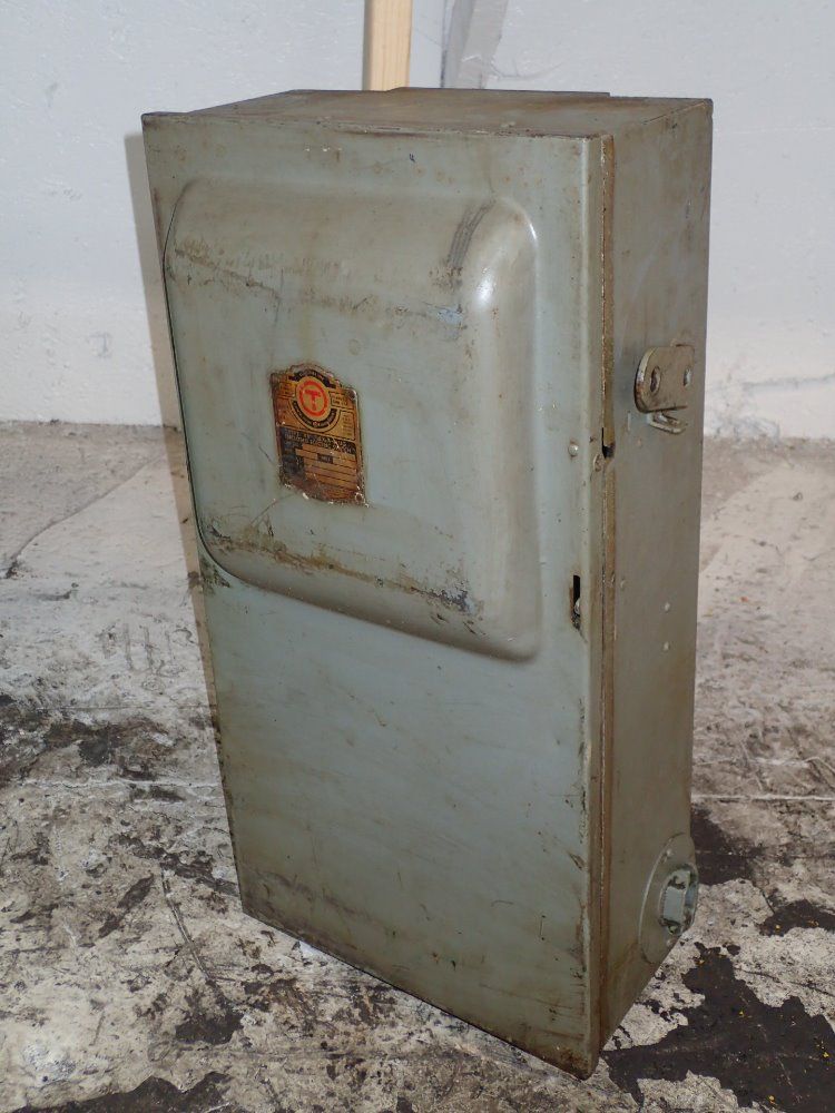 Trumbell Electric Bus Plug