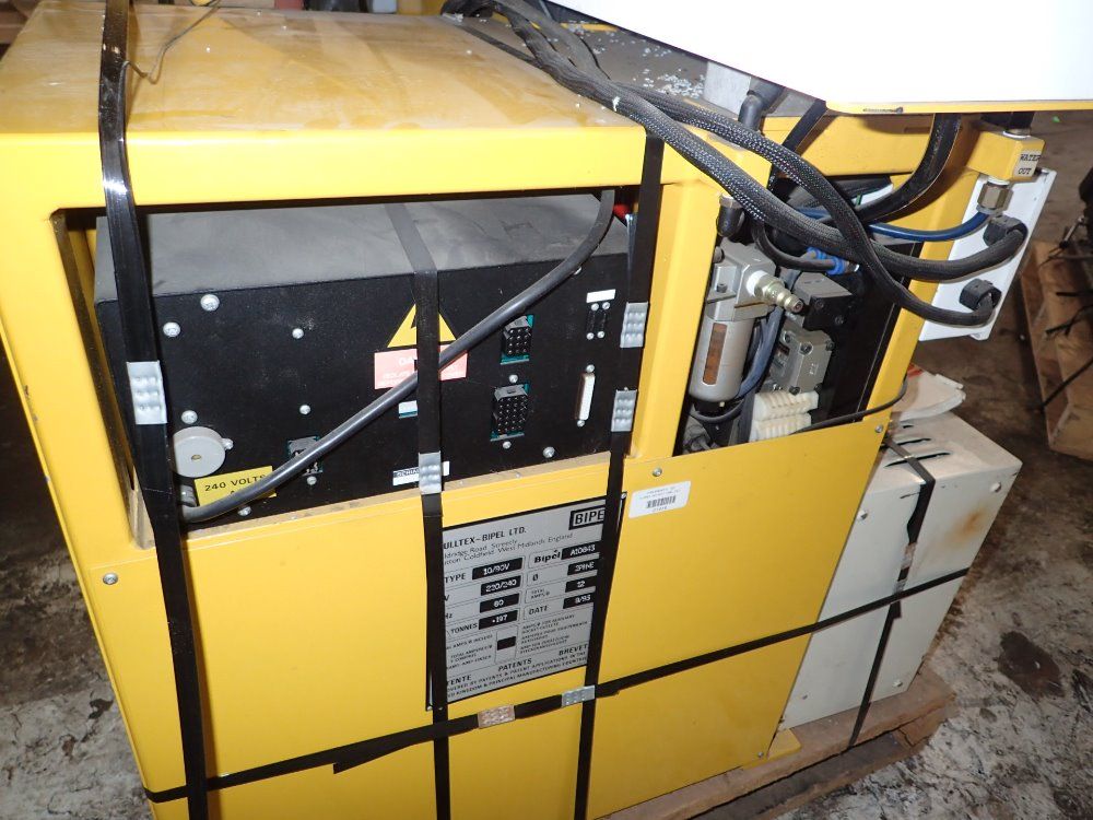 Butler Injection Molding Machine