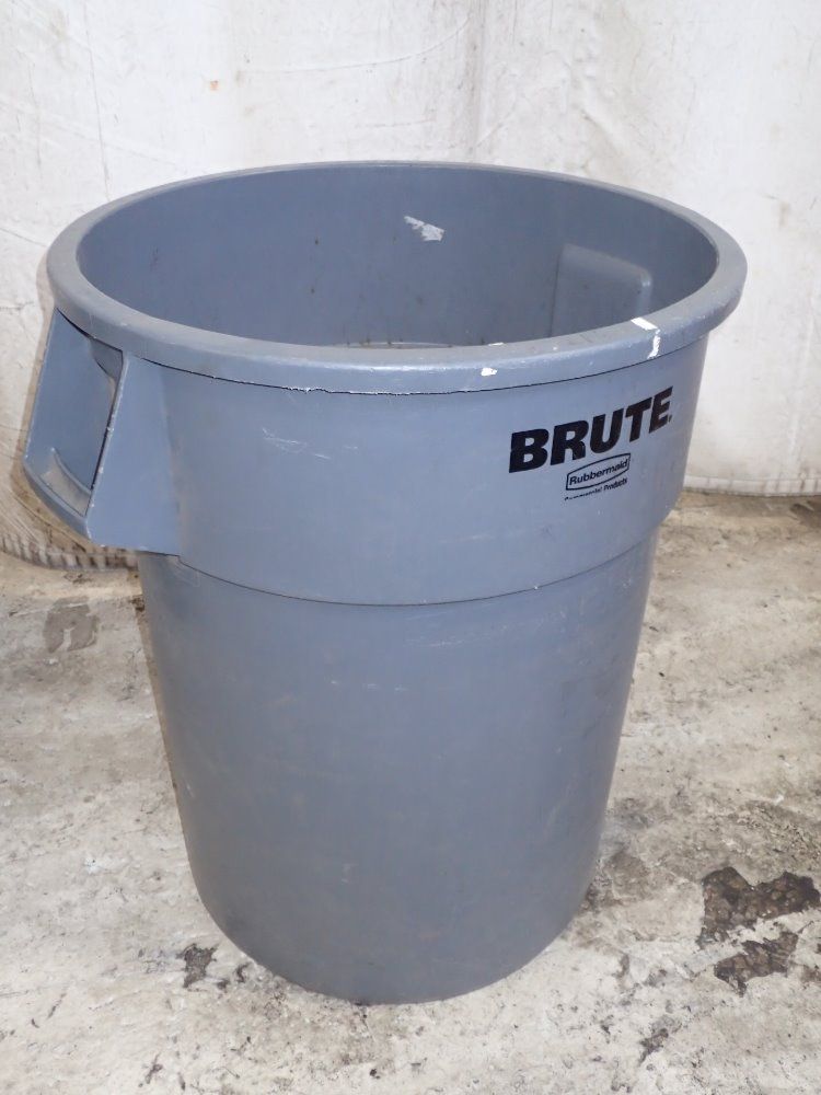 Rubbermaid Plastic Trash Can