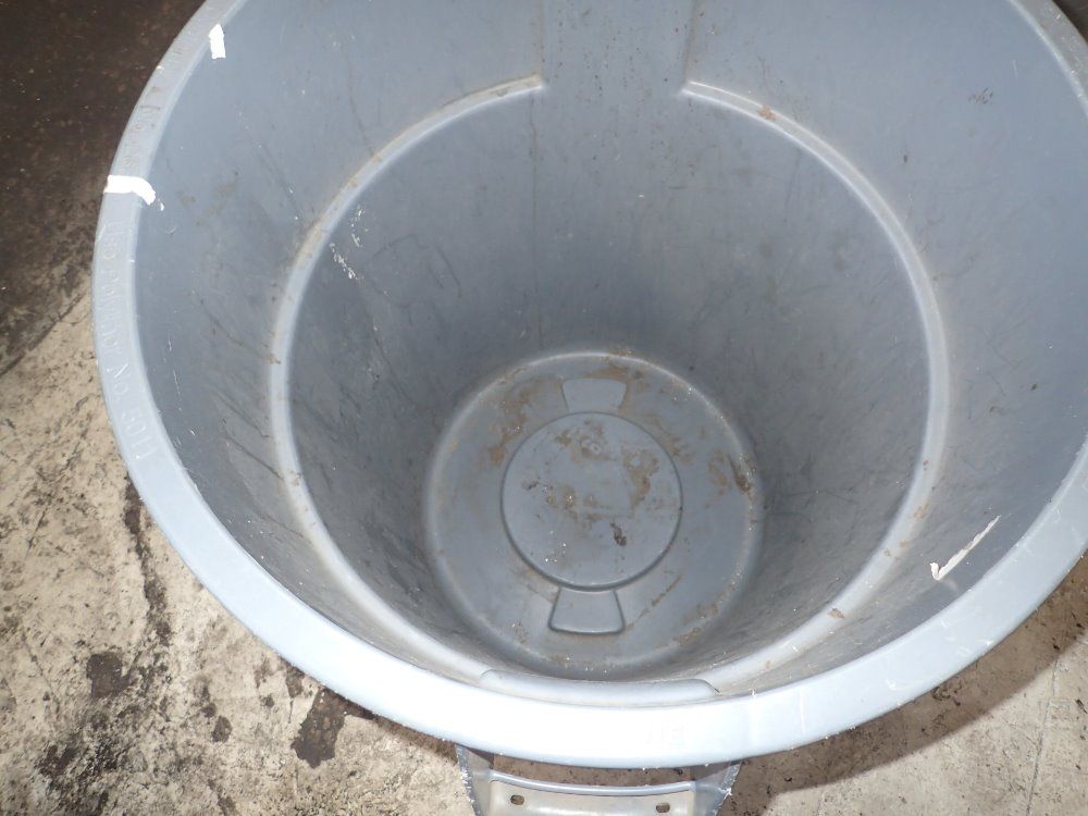 Rubbermaid Plastic Trash Can