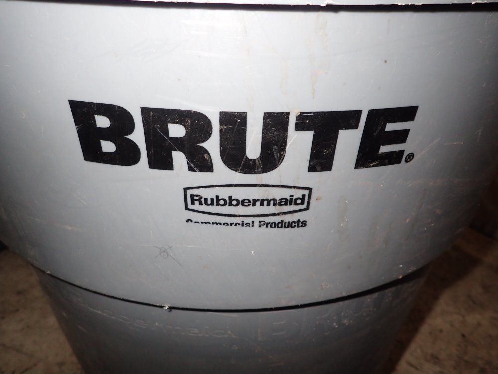 Rubbermaid Plastic Trash Can