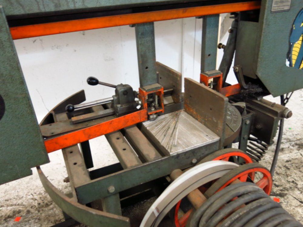 Ellis 22'' X 11'' H Horizontal Band Saw - 1800