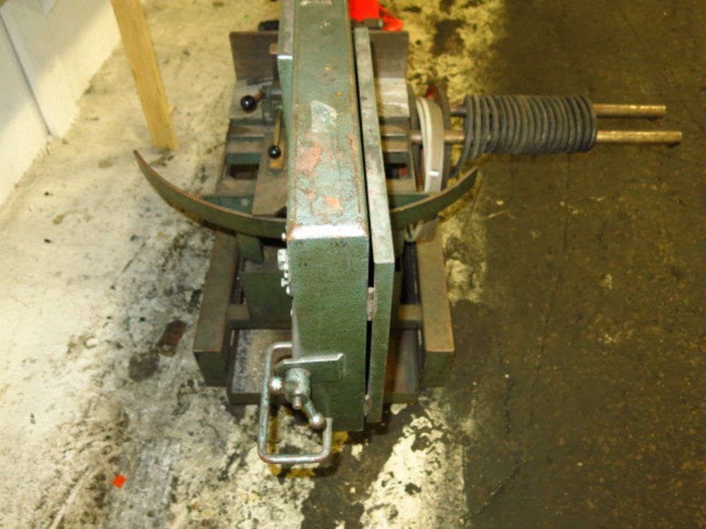 Ellis 22'' X 11'' H Horizontal Band Saw - 1800