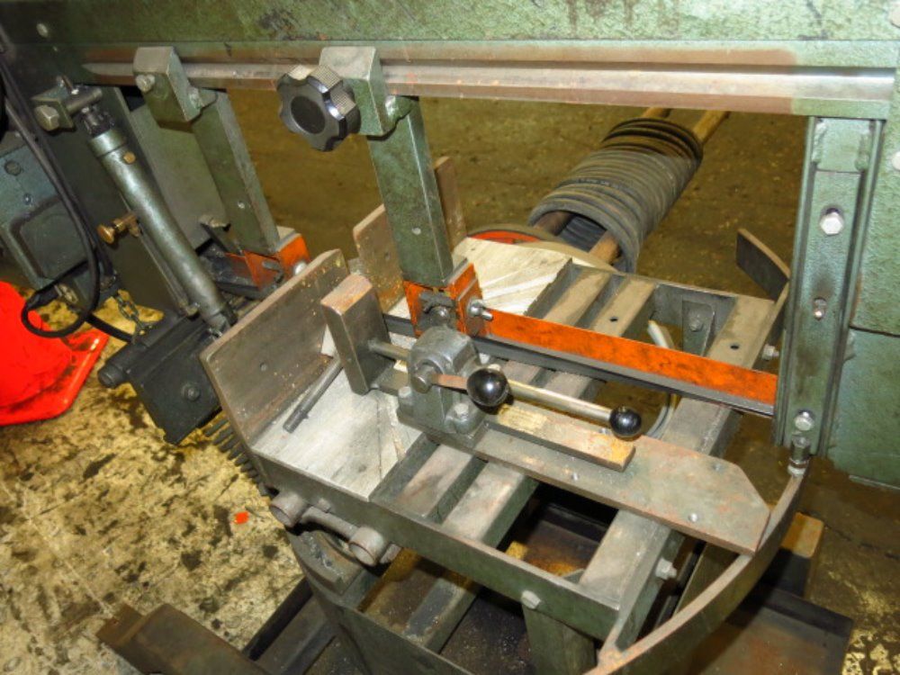 Ellis 22'' X 11'' H Horizontal Band Saw - 1800