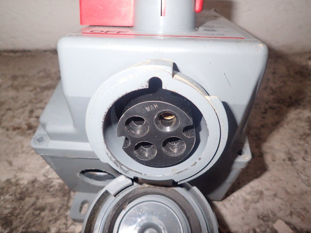 Hubbell Pin & Sleeve Mechanical Interlock Receptacle