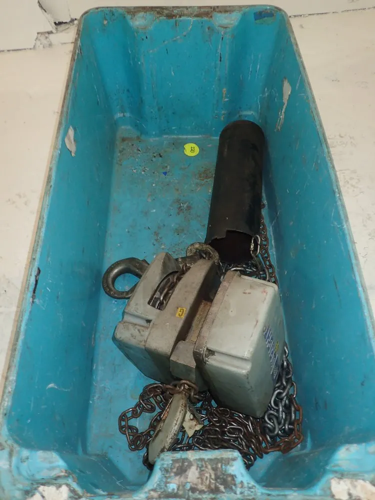 Acco / Wright Chain Hoist