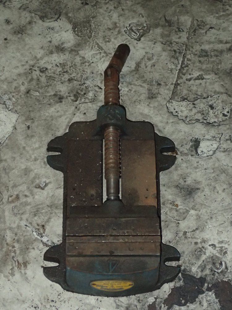 Tool Importers Inc Vise