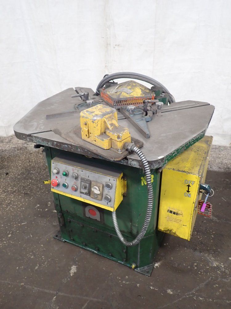 Amada Hydraulic Notcher