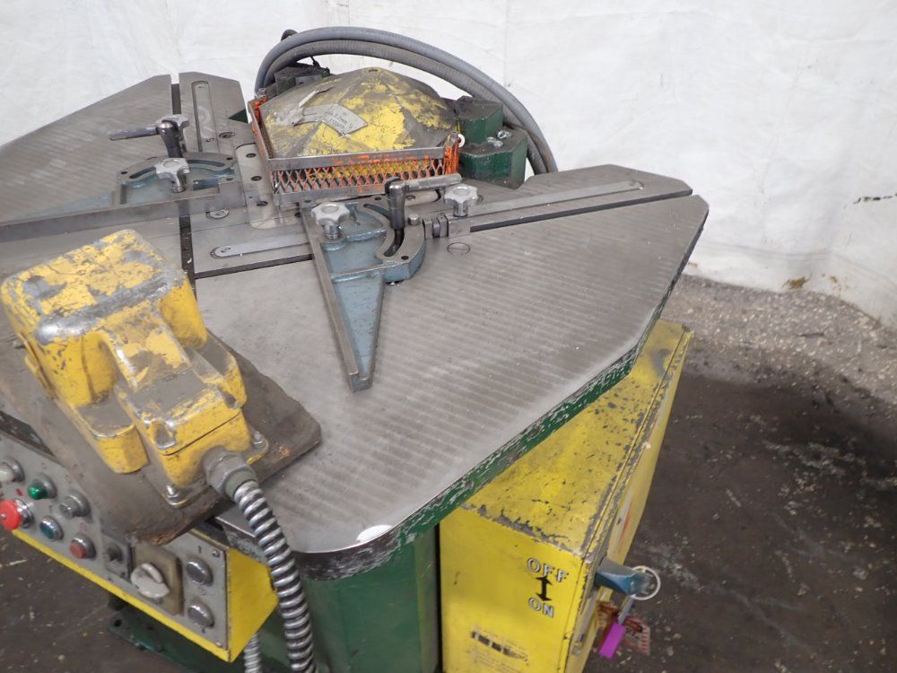 Amada Hydraulic Notcher