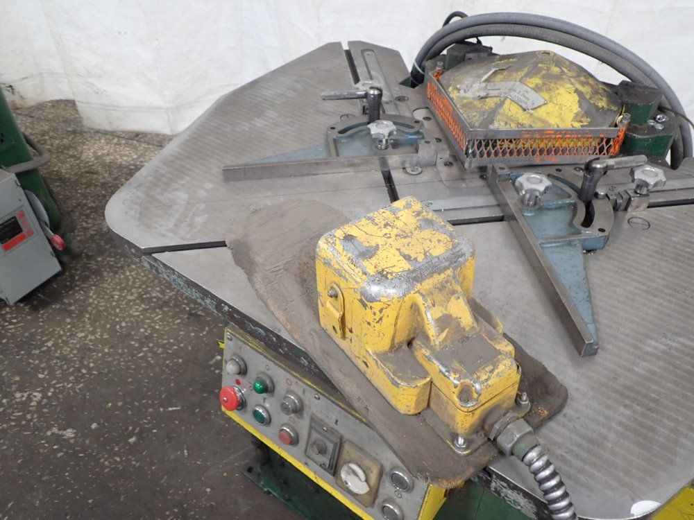 Amada Hydraulic Notcher